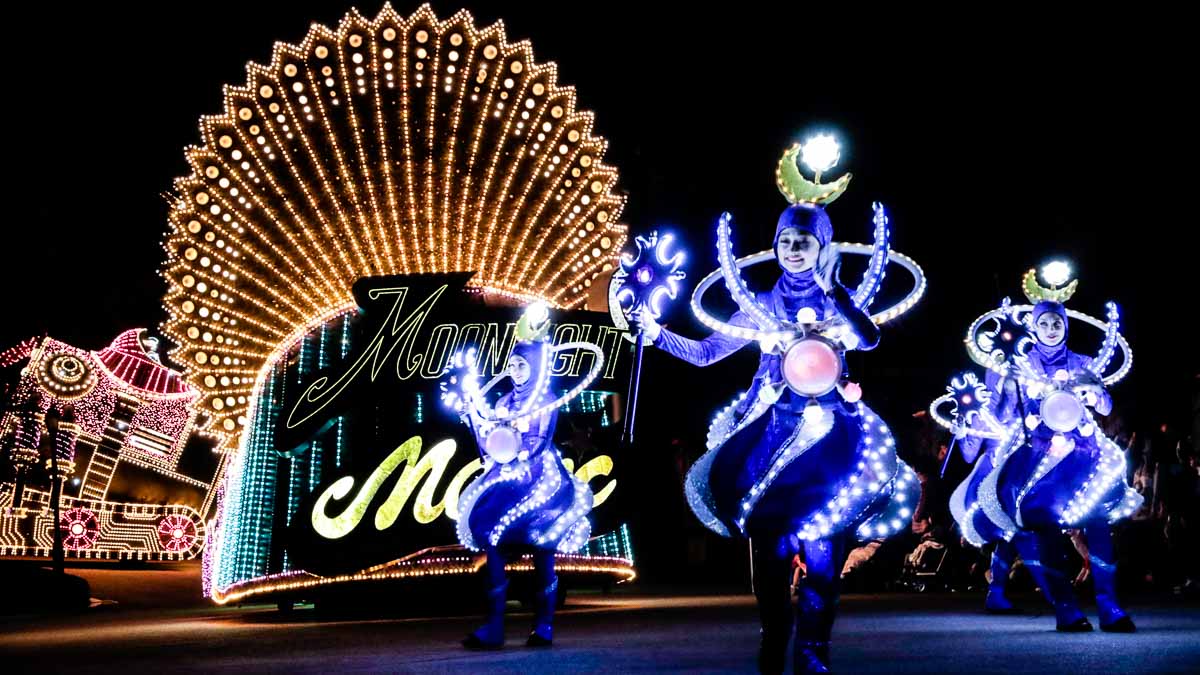 Night Parade performers - Everland Guide