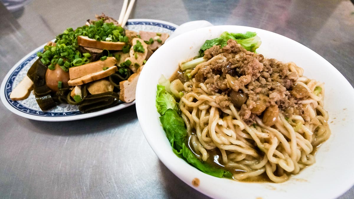 Noodles with assorted meat in tainan anping old street - Taiwan Food Guide THSR