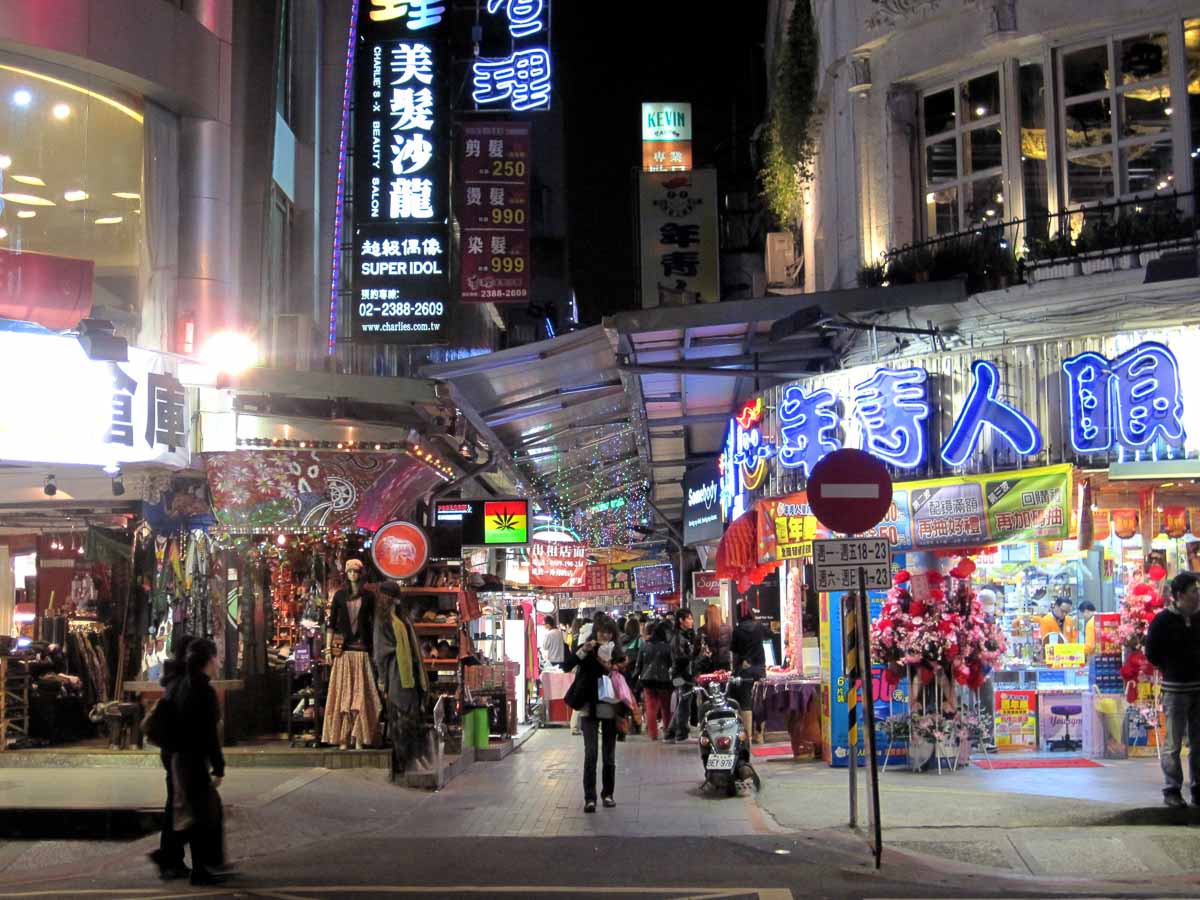 Street of ximending - THSR Taiwan Itinerary