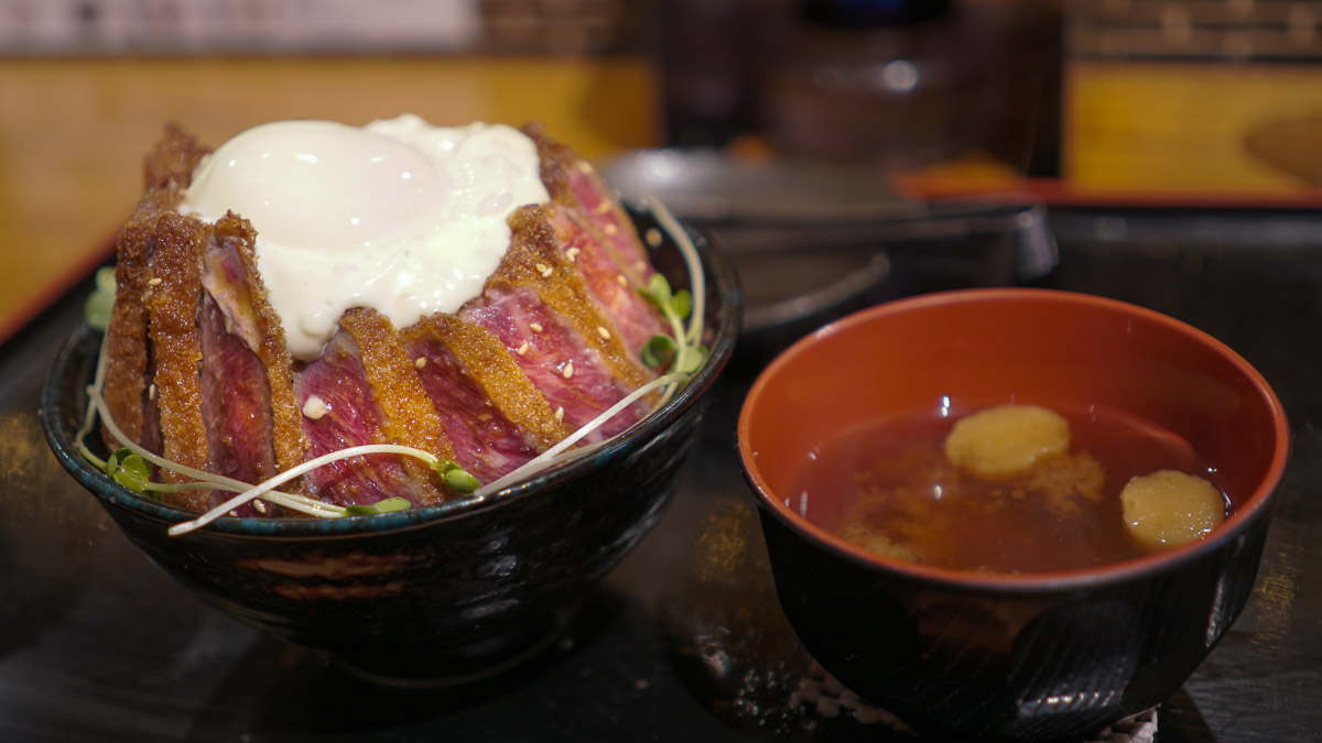 1kg super large size Beef Cutlet Takeru 1kg super Osaka -Japan Winter budget Itinerary