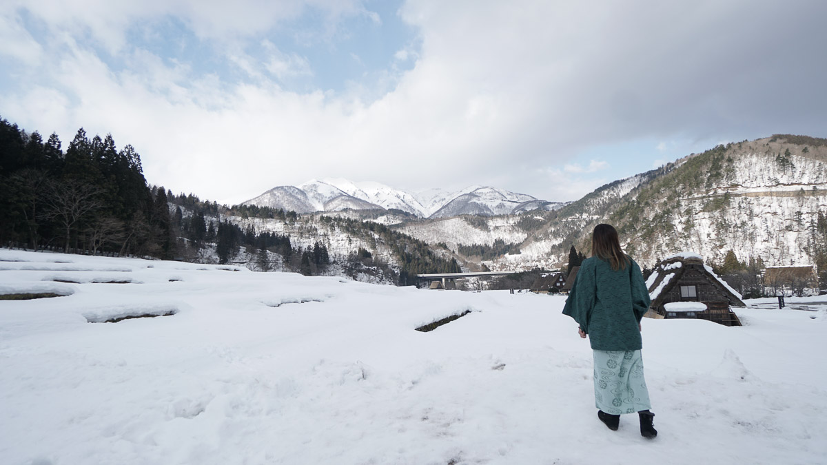 Gassho Zukiri Houses in Shirakawa-go - Japan Winter budget Itinerary