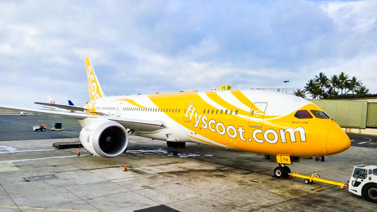 Scoot Plane at Honolulu AIrport - VISIT HAWAII