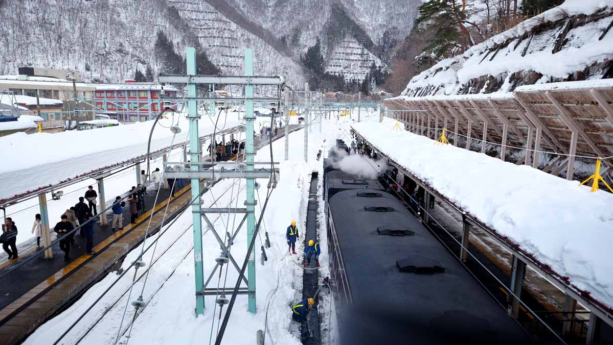 Day Trips From Tokyo - train in winter