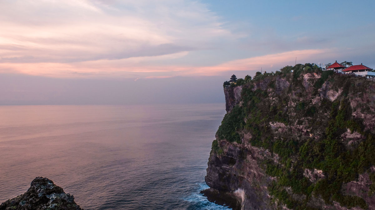 Uluwatu temple sunset - nusa dua and uluwatu guide