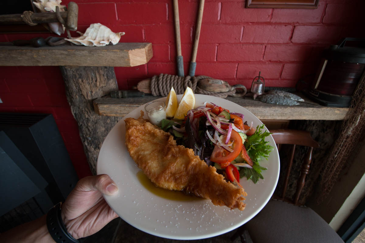 fish and salad at tides of rhyll - melbourne road trip