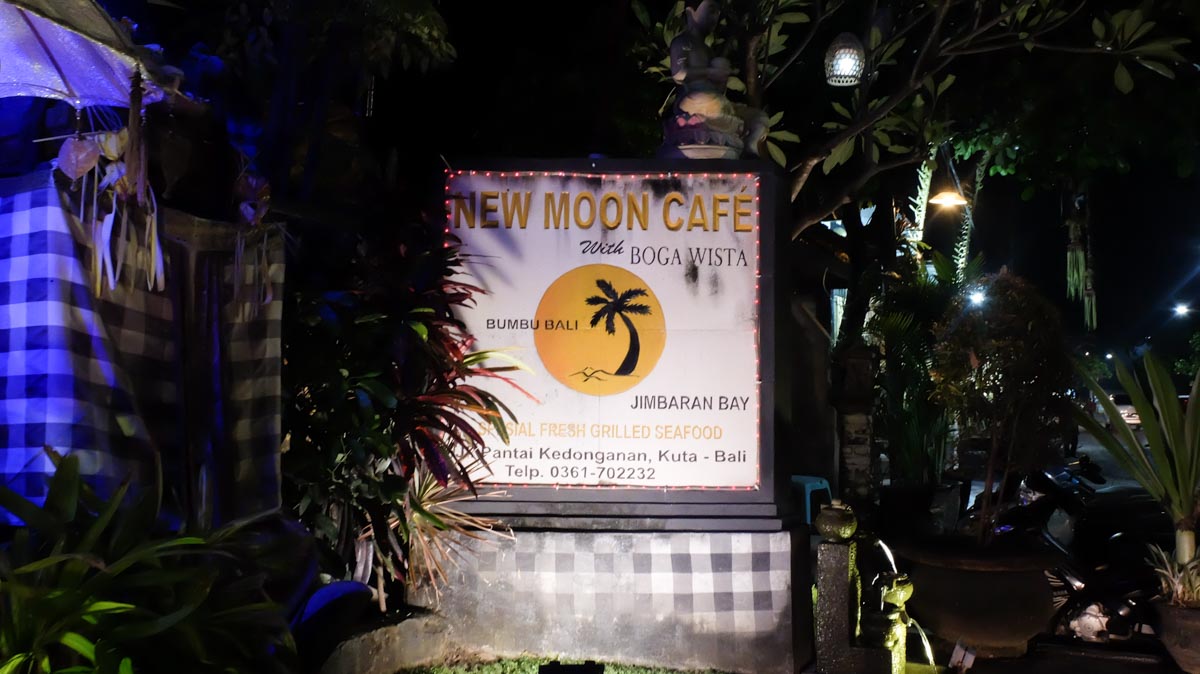 new moon cafe-must eat places in bali