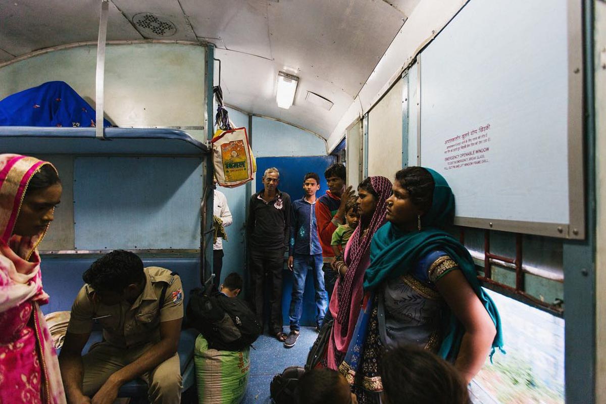 @mai.rawr crowded train in india - Singaporean Deaf Traveller