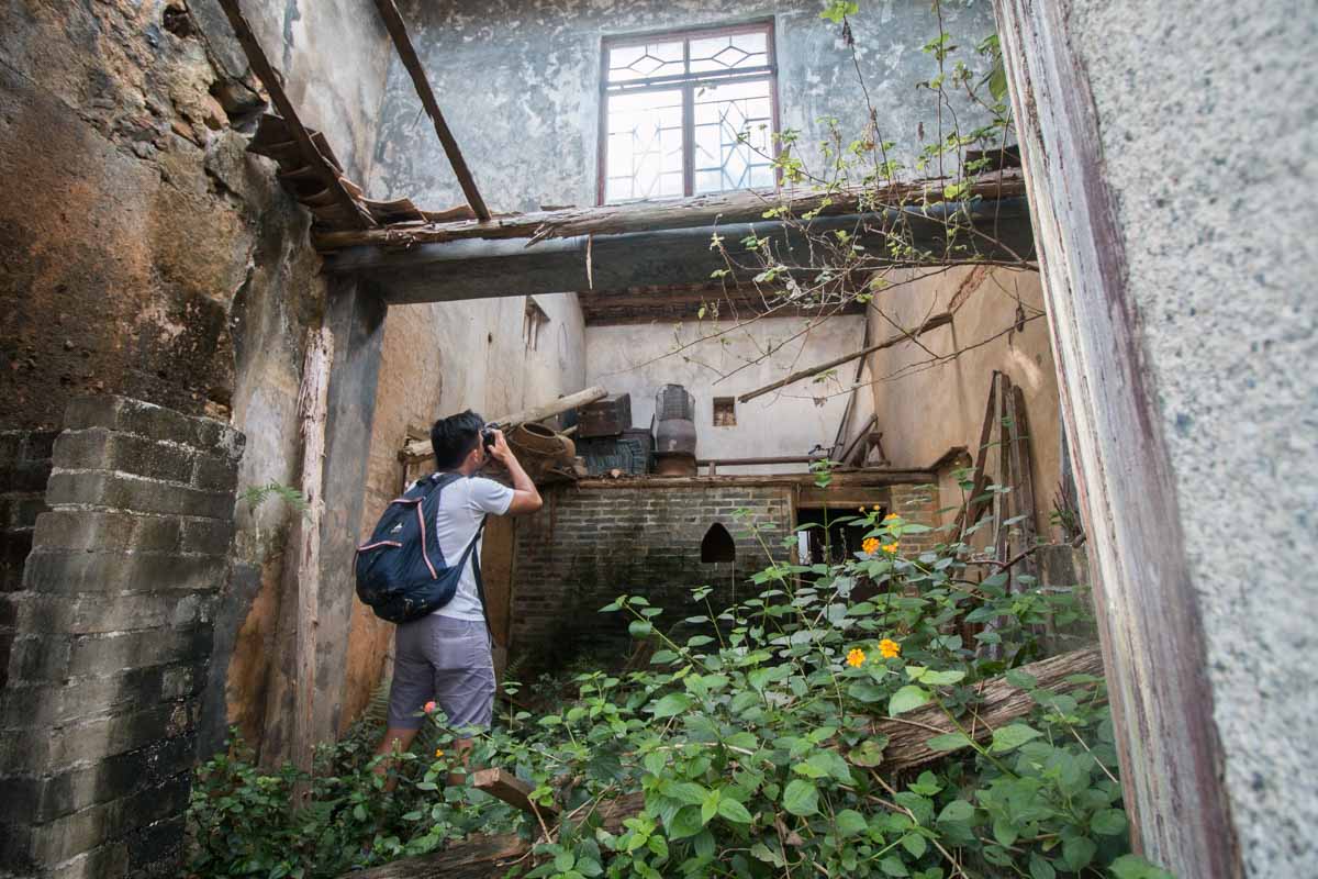 Inside an Abandoned House in Lai Chi Wo - Hong Kong's Outdoors