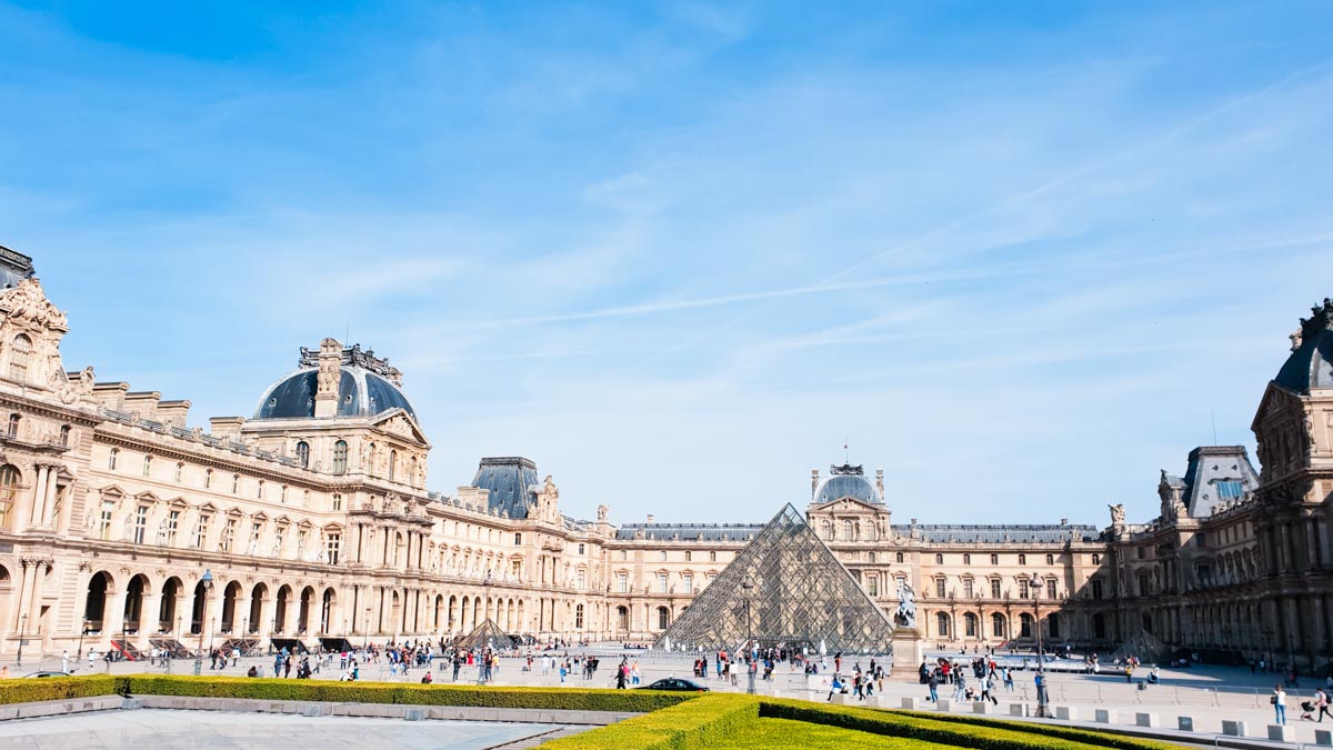 Paris Musee Louvre - France Budget Itinerary