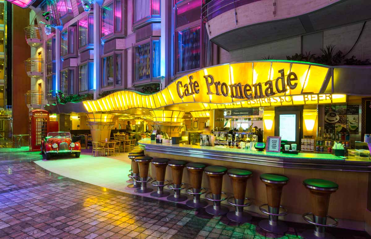 Cafe Promenade - Voyager of the seas