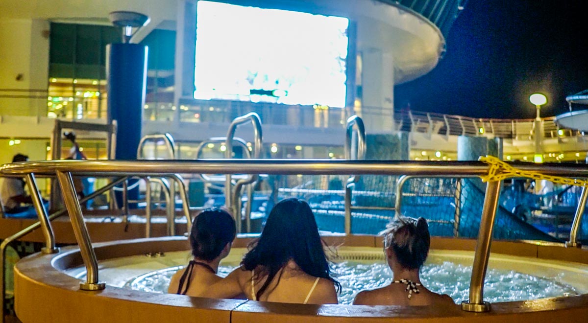 Late Night Mpvie Pool Side-5D4N Voyager of the Seas Guide