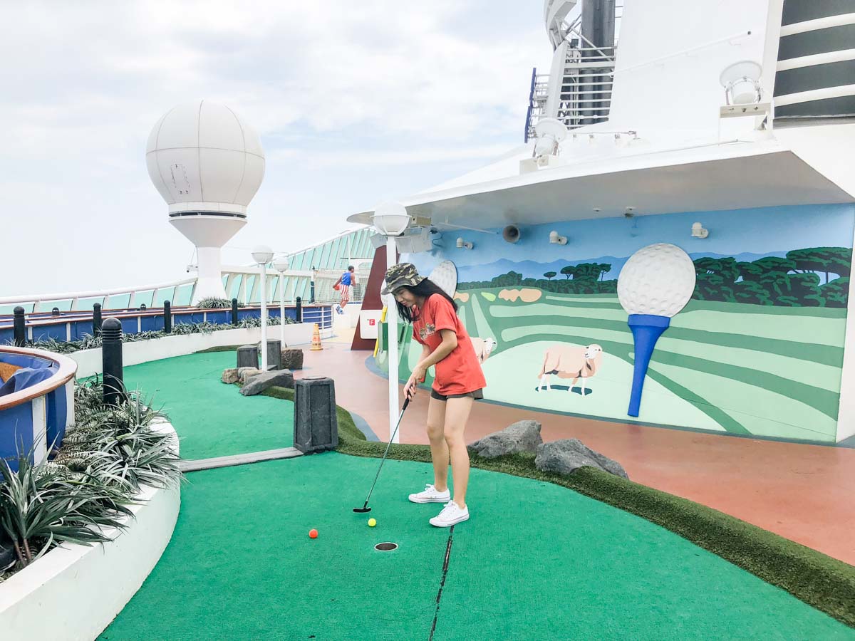 Playing Mini Golf-5D4N Voyager of the Seas Guide