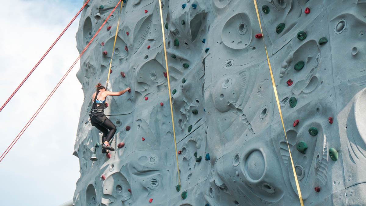 Rockclimbing wall on rcc - voyager of the seas