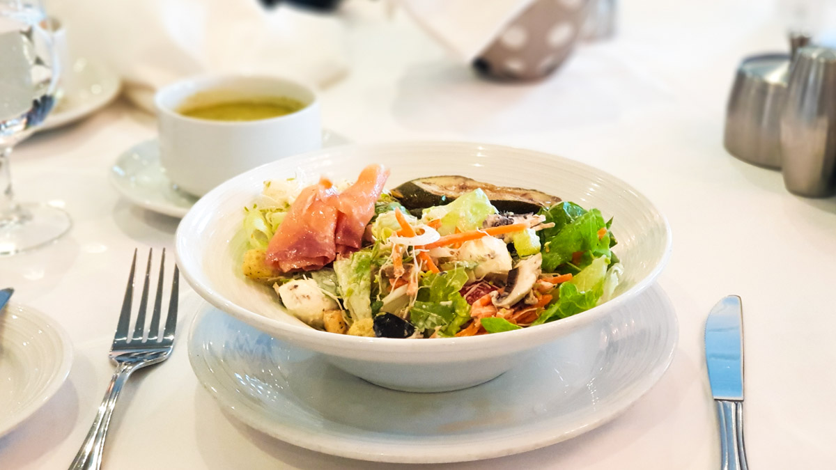 Sapphire dining room salad - voyager of the seas