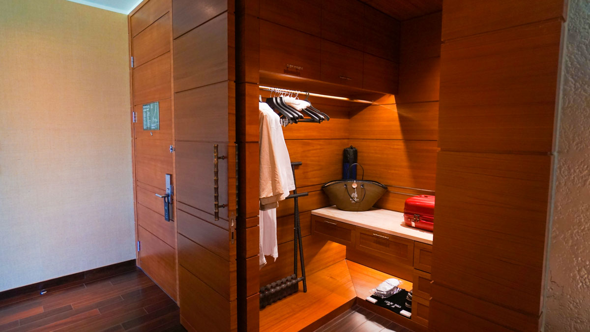Wardrobe Area in Ocean View Room of Raffles Hainan Hotel - Raffles Hainan Hotel Review