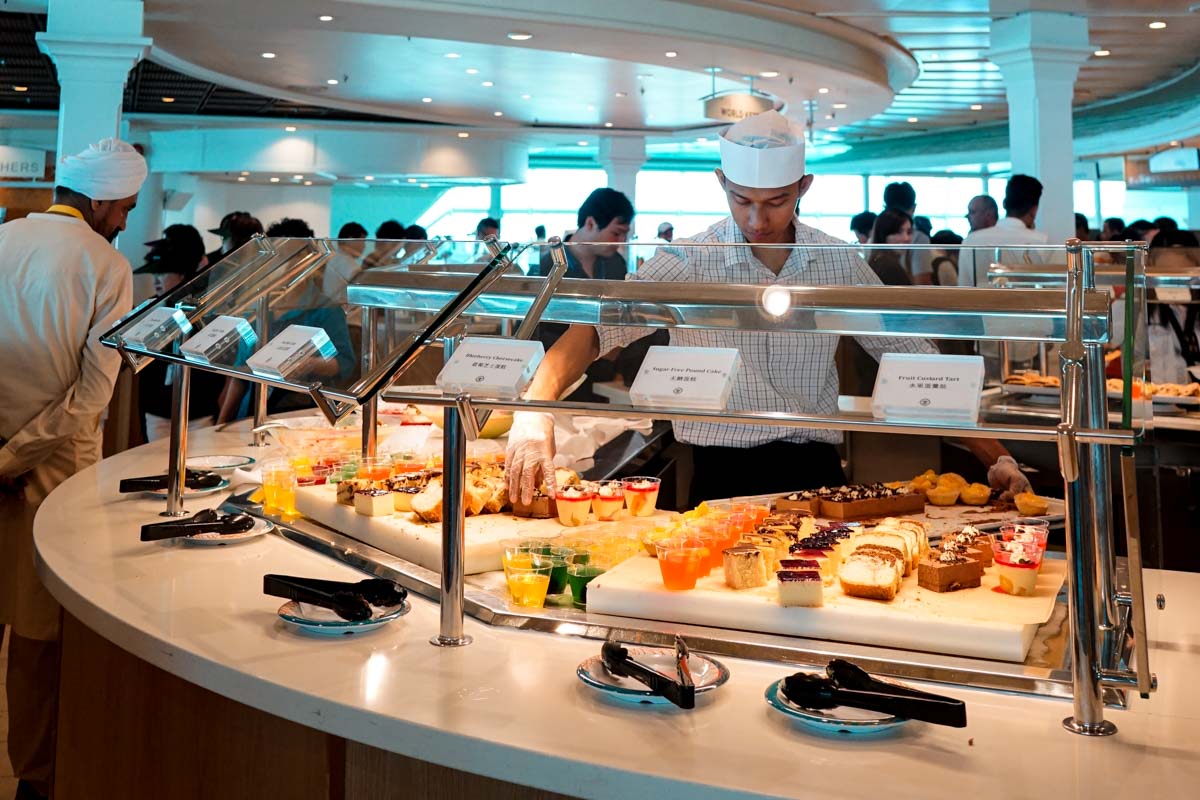 windjammer cafe rcc - voyager of the seas