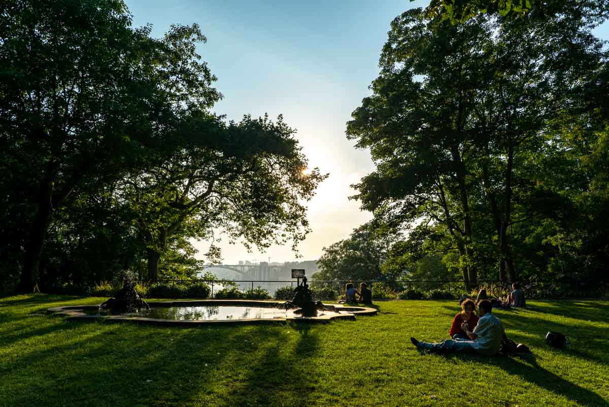 Jardins do Palácio de Cristal picnic at sunset - portugal itinerary_