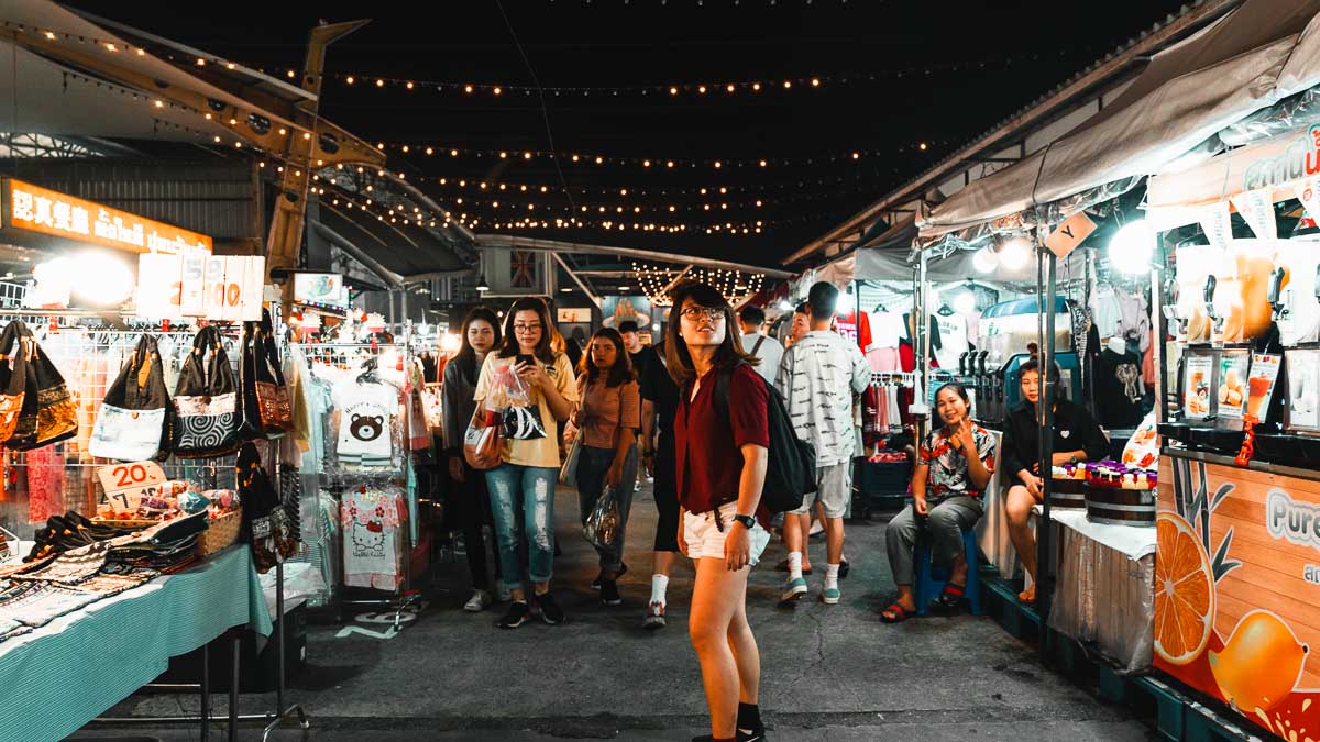 Bangkok_Ratchada Rot Fai Night Market