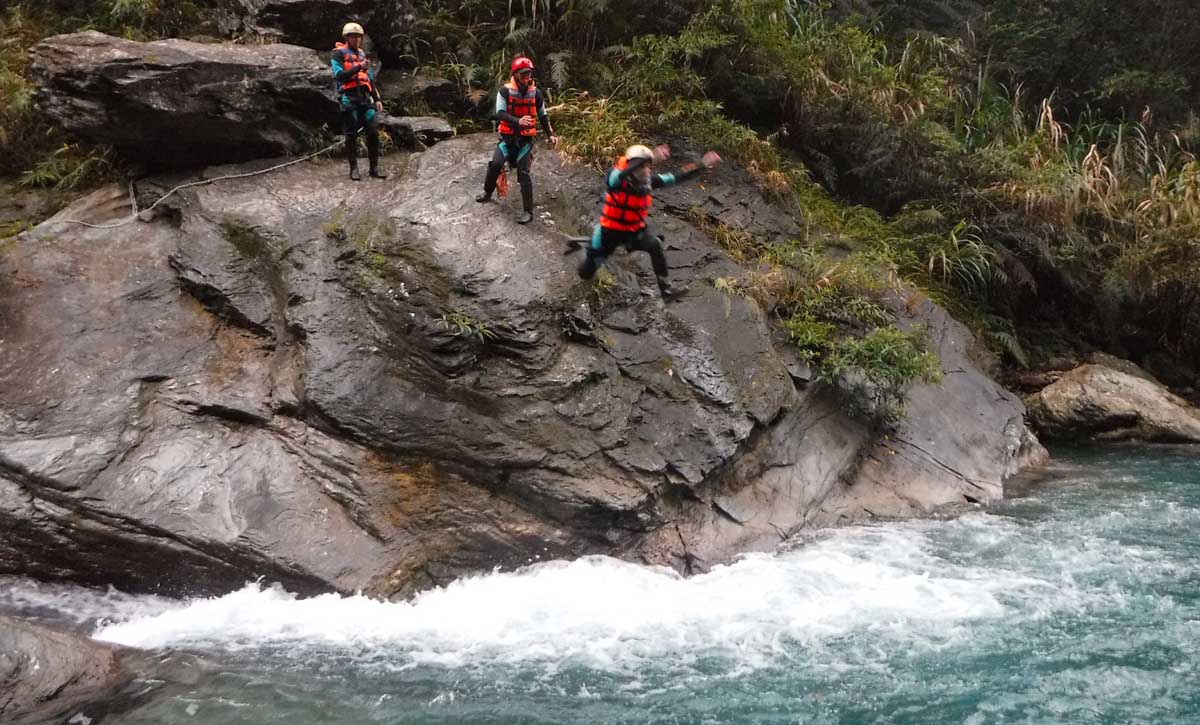 Hualien river trekking rock jumping - Eastern Taiwan Itinerary 