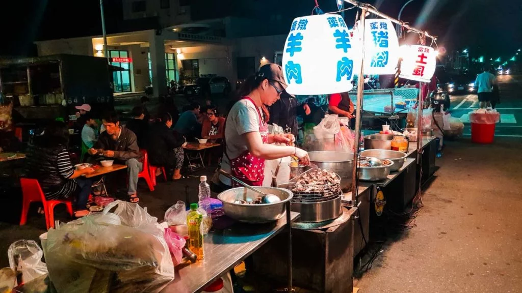 Eastern Taiwan Itinerary - Taitung siwei night market food stand