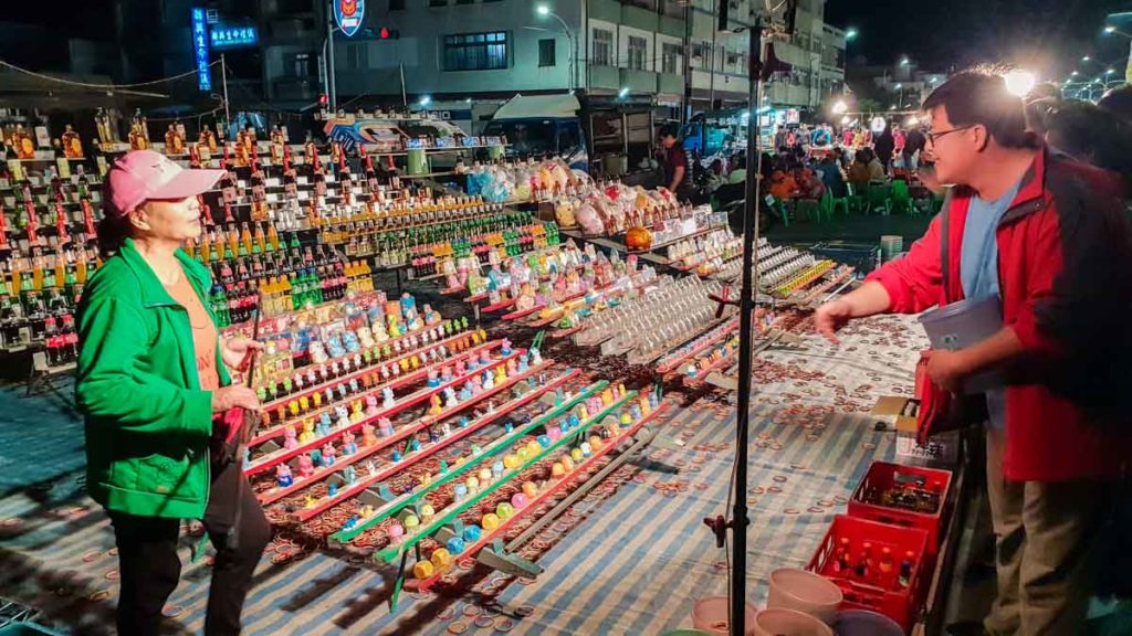 Eastern Taiwan Itinerary - Taitung siwei night market game stall