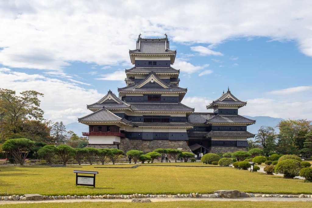 Matsumoto Castle Front View - Nagano Guide