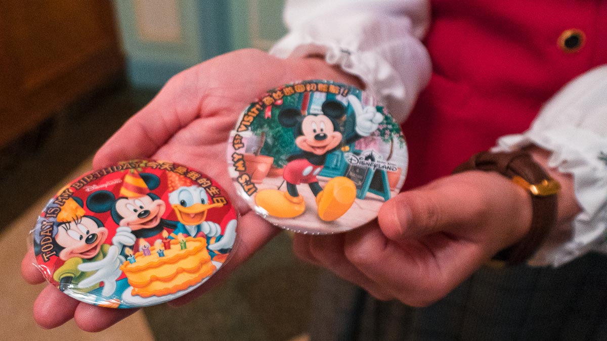 Badges - Hong Kong Disneyland Guide