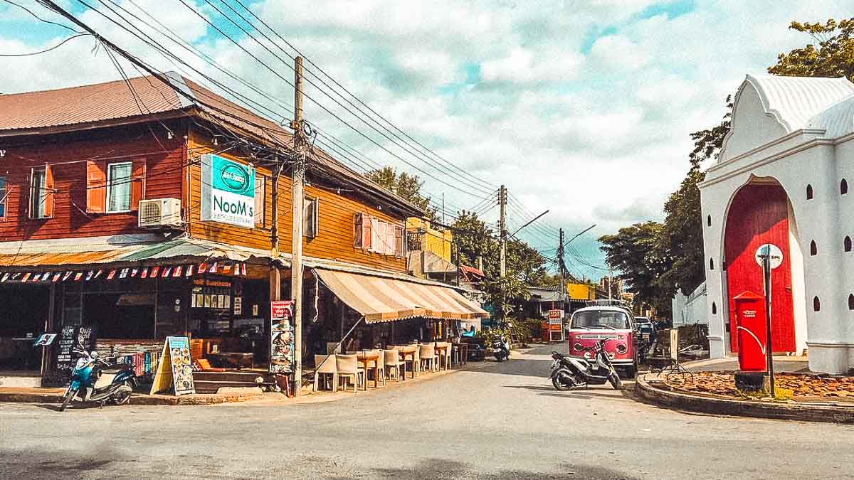 Noom Guesthouse in Lopburi Thailand - Khao Kho Itinerary
