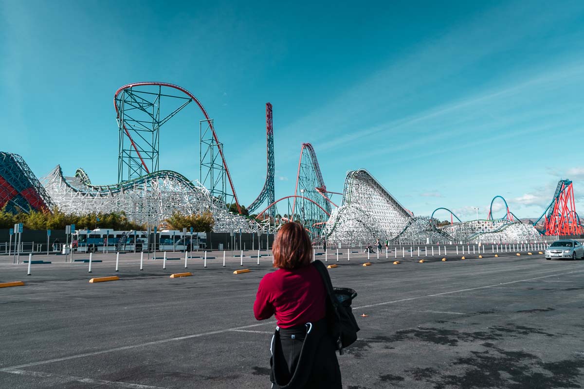 Looking at Six Flags Magic Mountain Rollercoasters - Los Angeles Theme Parks