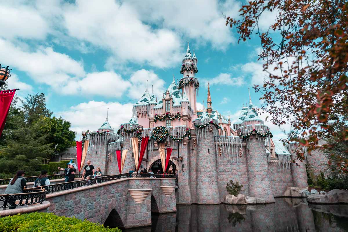 The Theme Park Lovers' Guide to Los Angeles' Best Theme Parks - The Travel  Intern