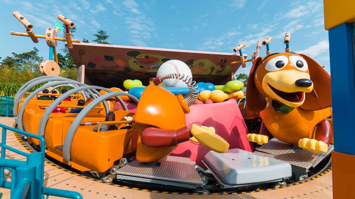 Slinky Dog Spin - Hong Kong Disneyland Guide