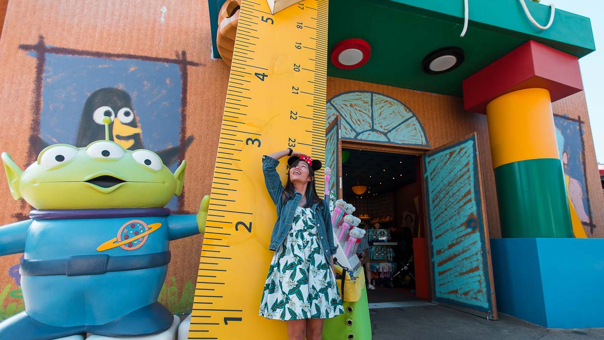 Toy Story Shop - Hong Kong Disneyland Guide