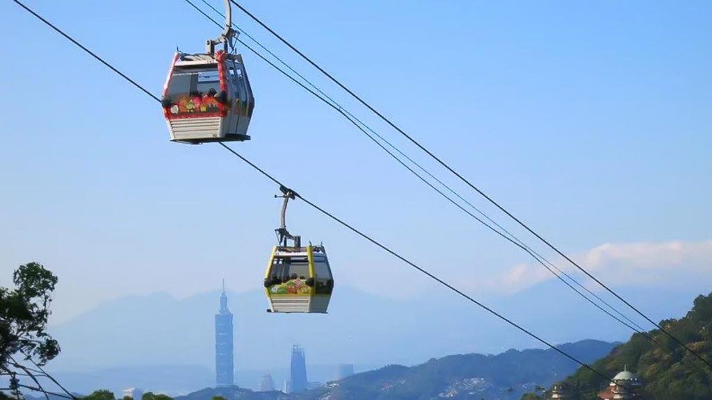 Gondola Up the Maokong Mountain - Maokong Guide