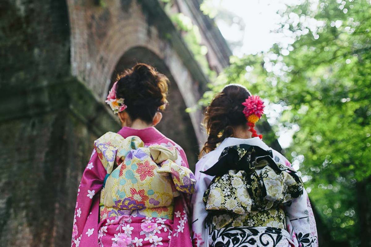 Visiting a Jsapanese Temple in Kimonos - SSEAYP Youth Exchange