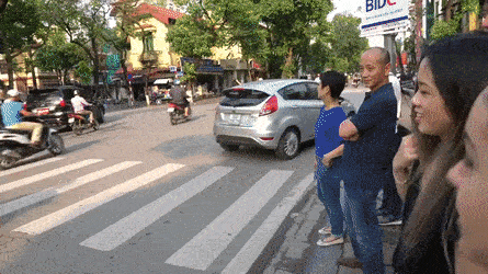 How To Cross The Street In Vietnam GIF - Cross Street Vietnam - Discover & Share GIFs
