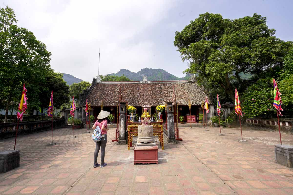 Le Dynasty Temple - Day Trip to Ninh Binh 