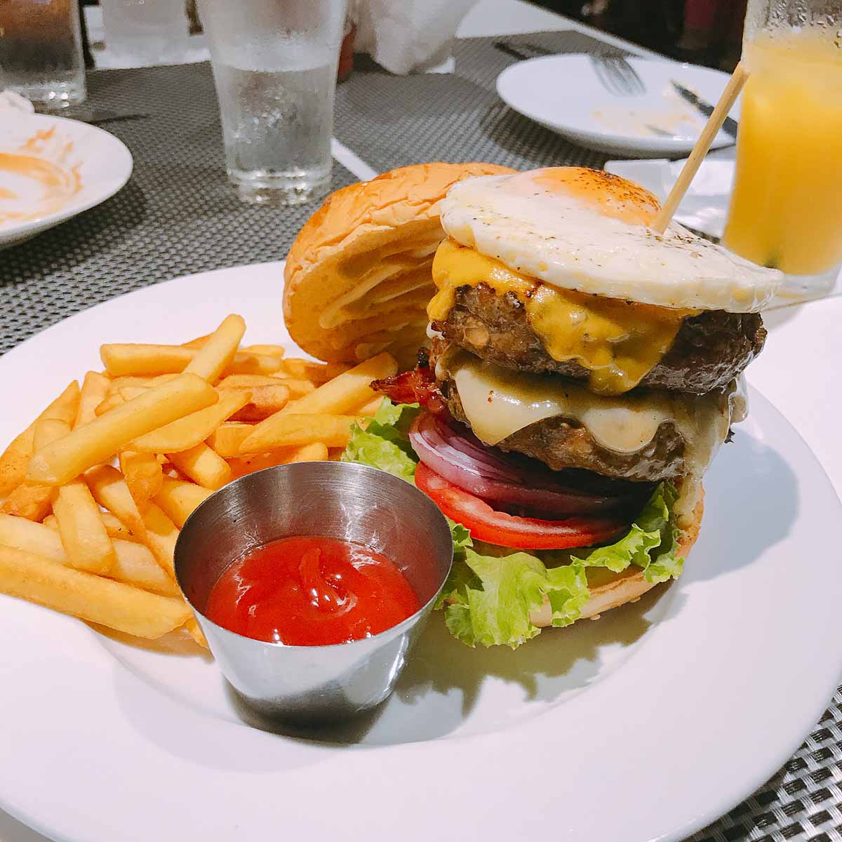 American Food and Burgers from S&L Diner - Things to Eat in Hanoi
