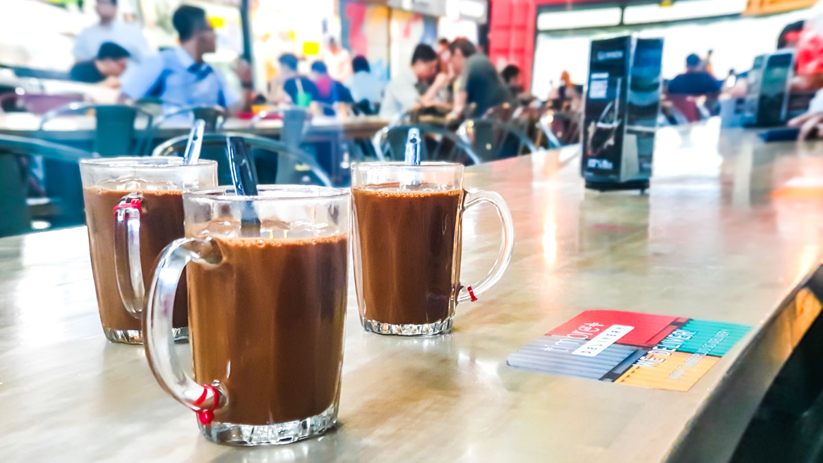 Cups of coffee in coffee shop of Singapore - Reasons to love and hate Singapore 新加坡