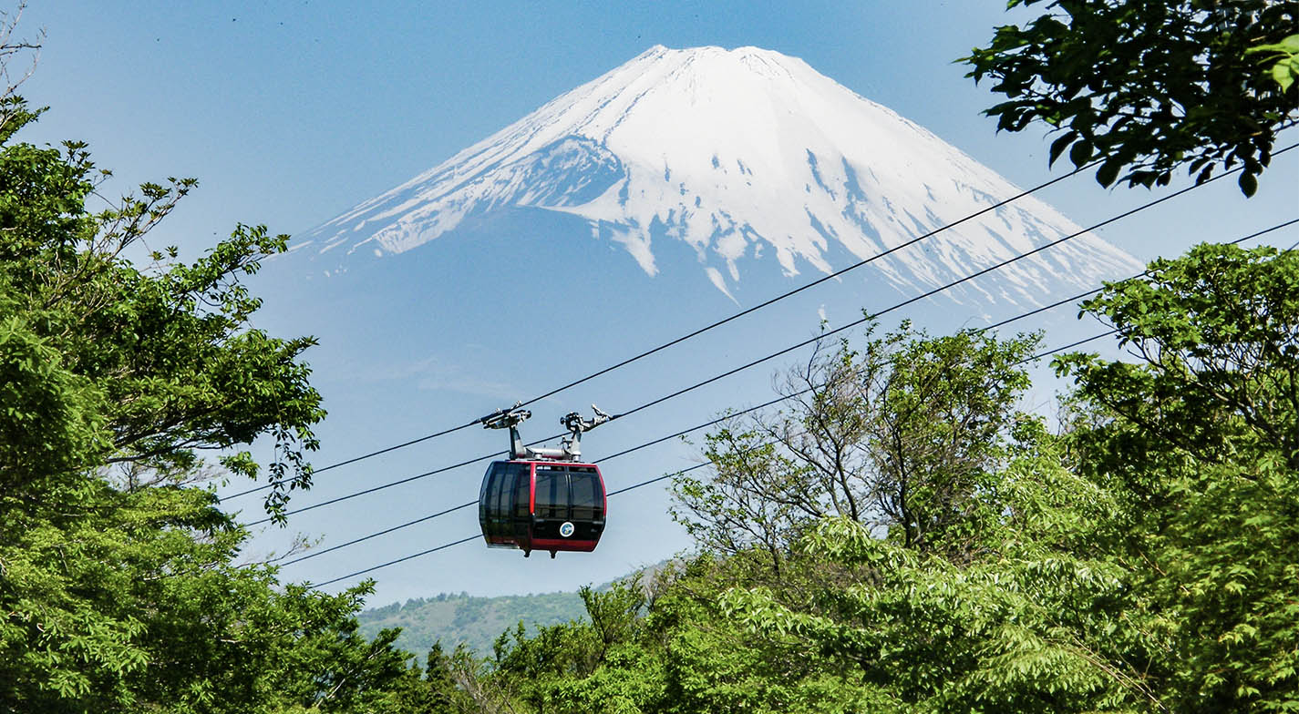 Hakone, Japan. 04th Feb, 2023. Bathers enjoy in a colored with