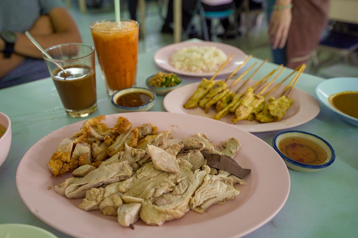 Kiat O Cha Khao Mun Kai (Hainanese Chicken Rice) - Chiang Mai Itinerary