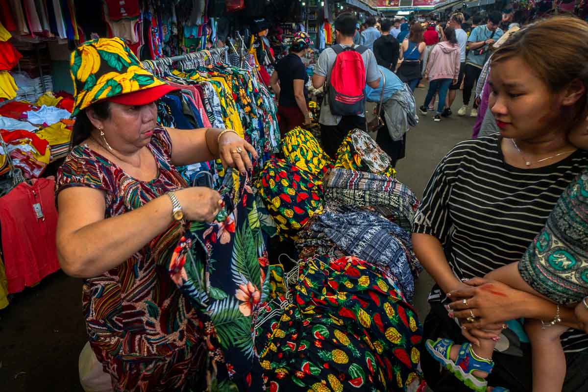 Shopping at Da Nang Con Market - Vietnam Itinerary