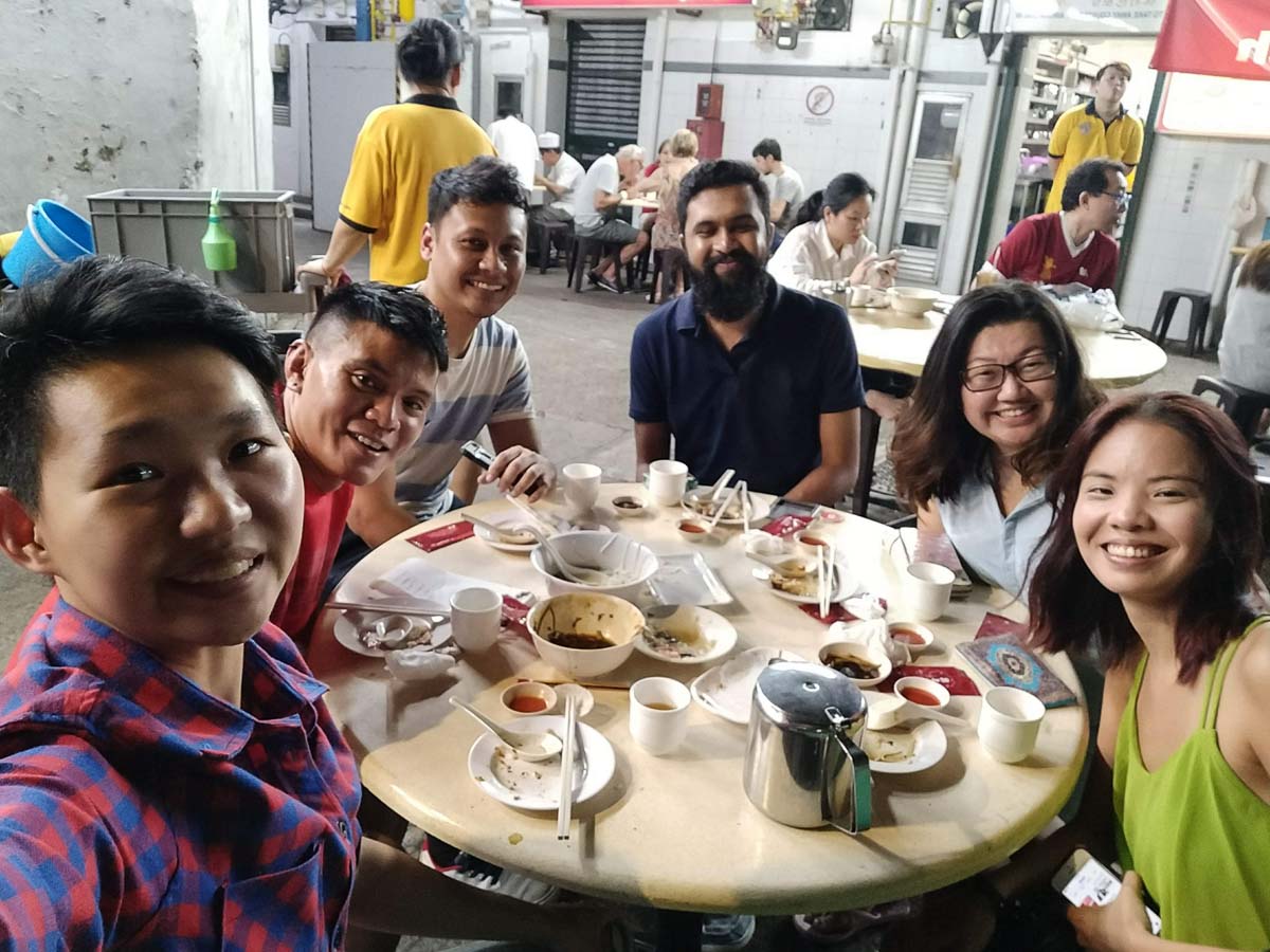 Eating Dim Sum with Couchsurfers - Singapore Travel Guide