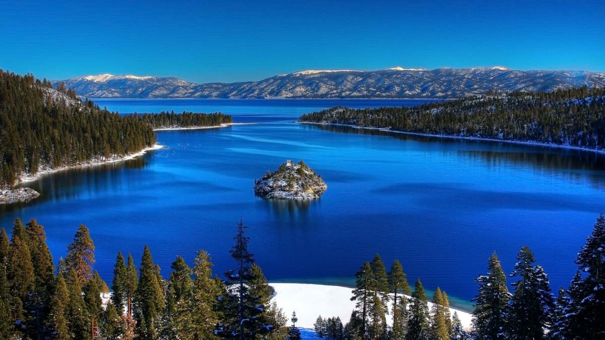 Emerald Bay Lake Taho in Nevada, Route 50 - USA road trip