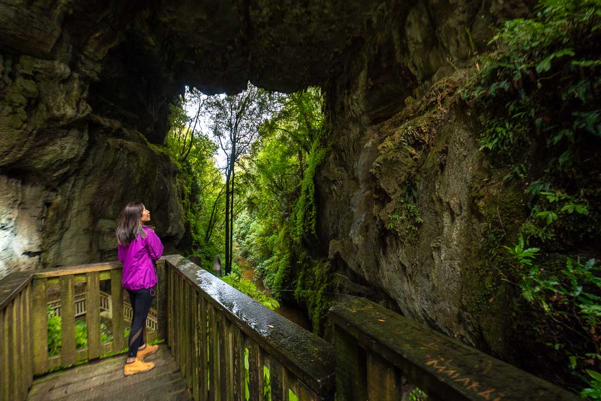 za poznáním přírodního mostu Mangaphue v Waitomo-New Zealand itinerář Severní ostrov