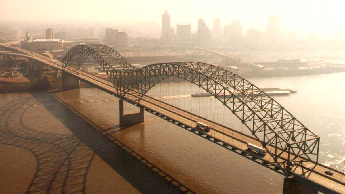 Hernando de Soto Bridge over the Mississippi River in Memphis - USA Road Trip