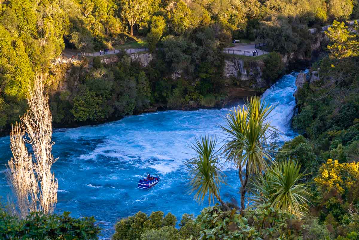 Huka Falls Jet boat Ride Taupo - trasa Nowej Zelandii Wyspa Północna