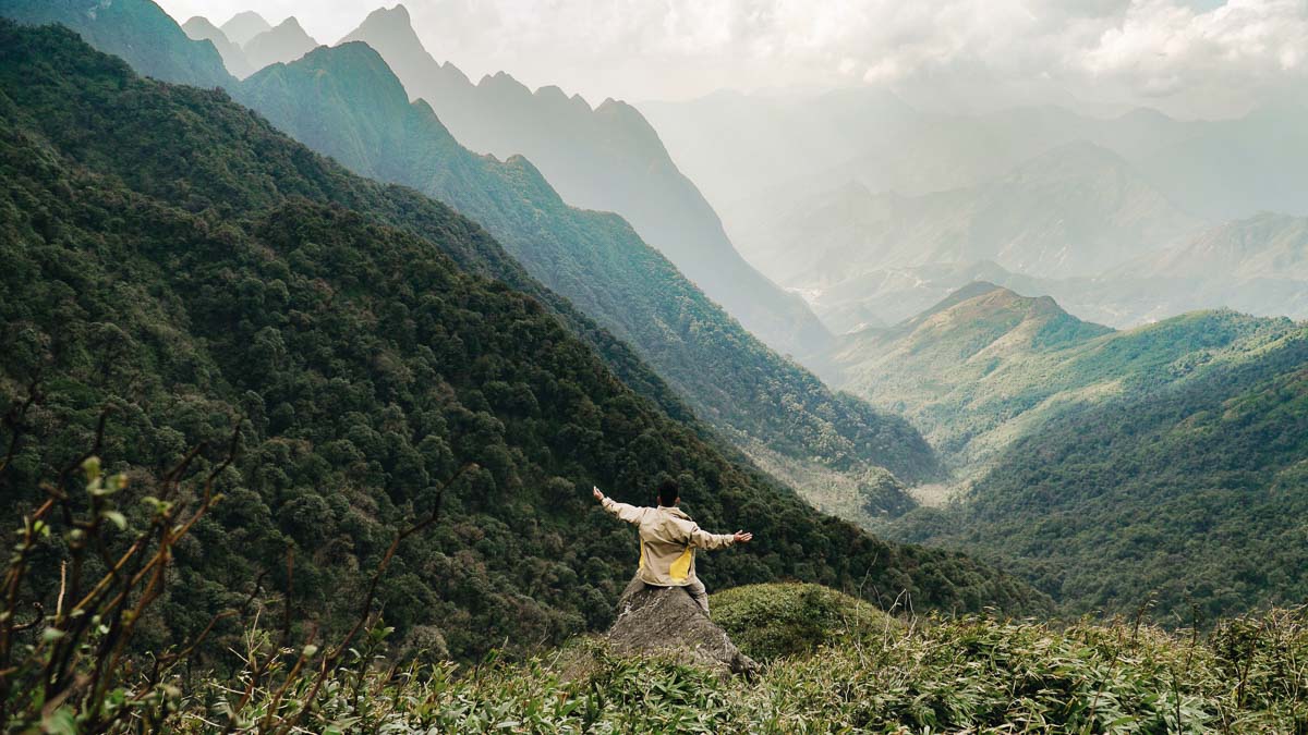 Sitting on a rock on Fansipan - Hiking in Vietnam