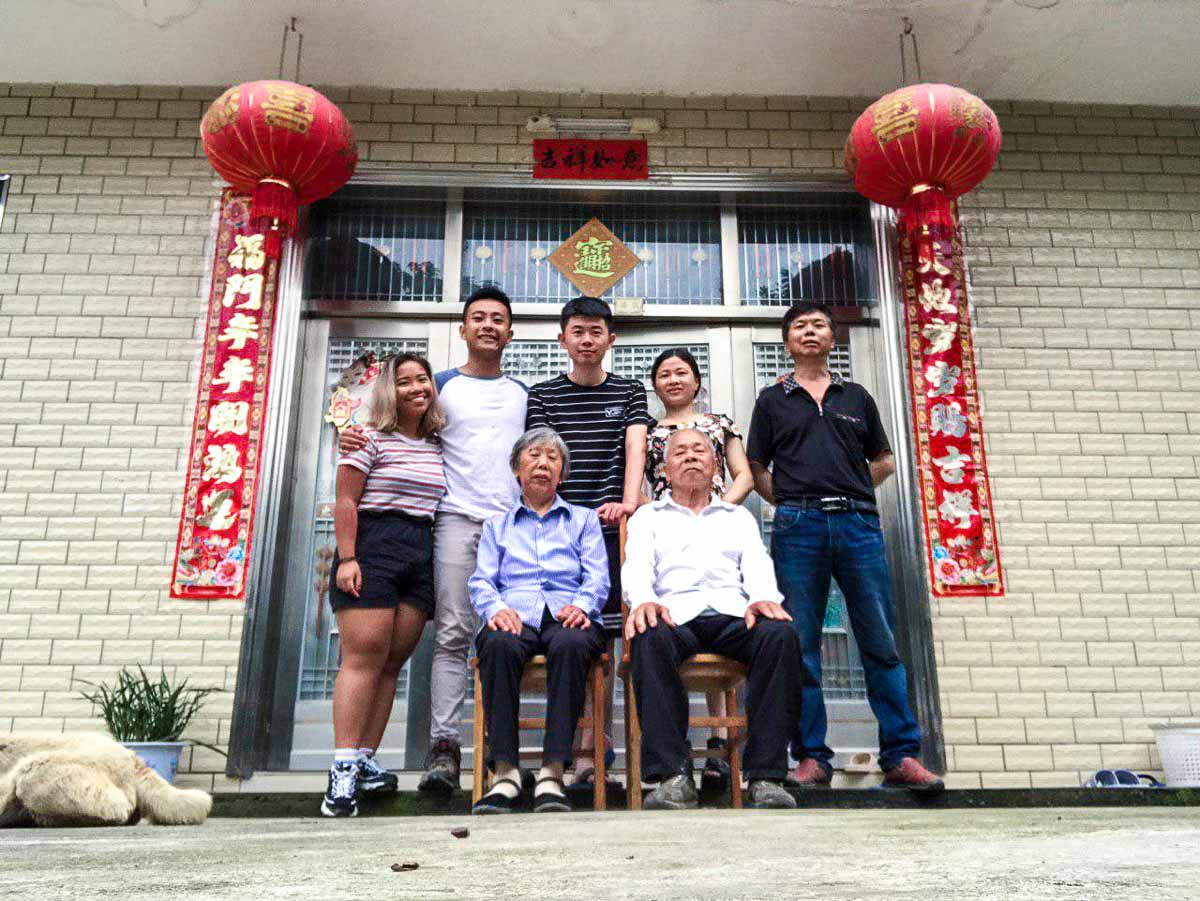 Family Photo - Couchsurfing in China