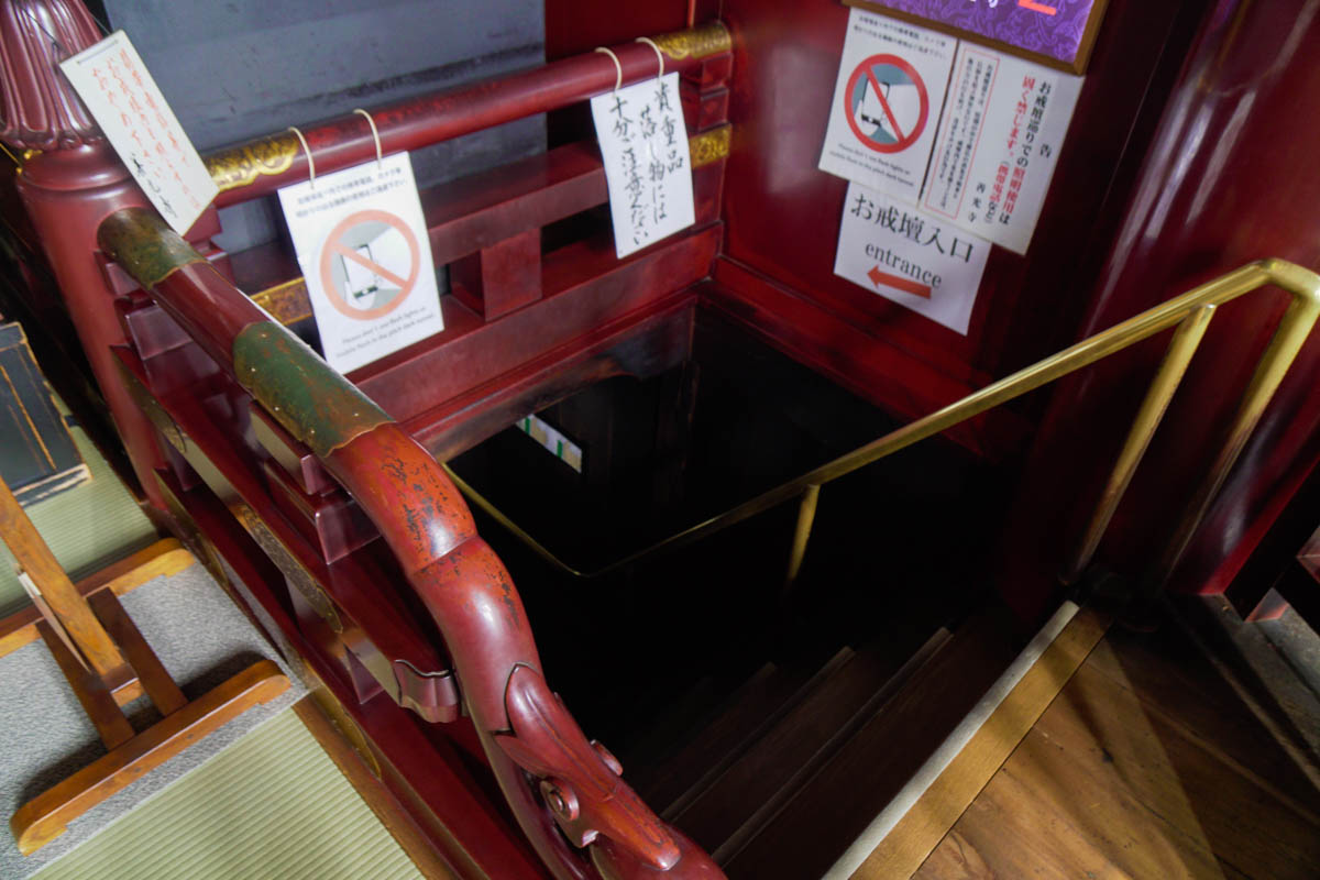 Staircase in the Main Hall of Zenkoji Leading to the Pitch-Black Altar - Reasons to Visit Nagano Even When It's Not Ski Season - Scenic Gems in Kamikochi and Norikura