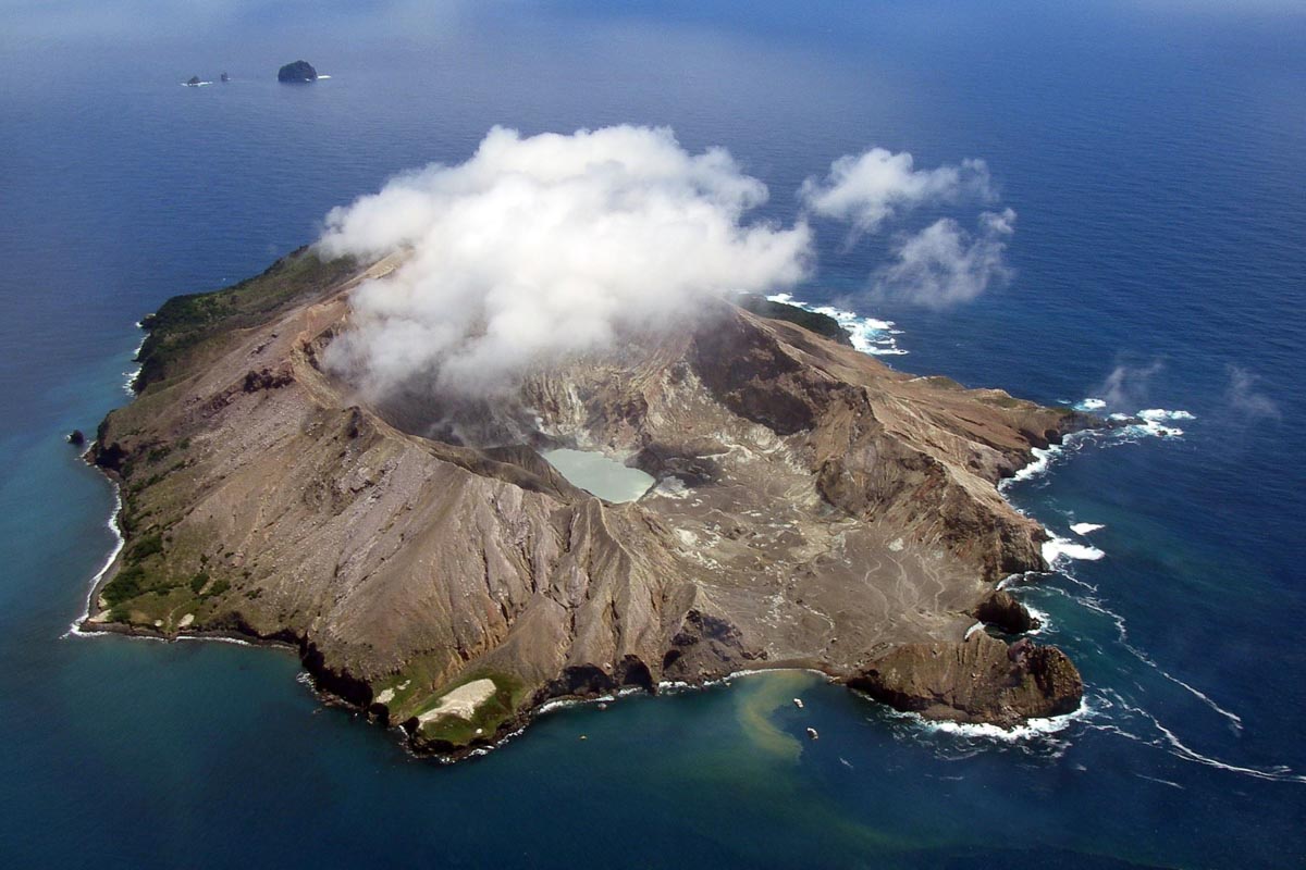 White Island in New Zealand - NZ Best Things to Do